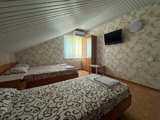 Гостиница Приветливый Геленджик Стандартный четырехместный номер-2