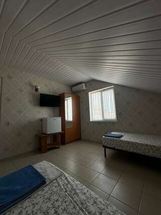 Гостиница Приветливый Геленджик Двухместный номер с 2 отдельными кроватями и окном-2