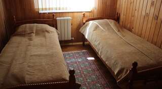 Гостиница Приветливый Гостевой Дом Геленджик Стандартный двухместный номер с 2 отдельными кроватями-3