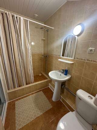 Гостиница Приветливый Геленджик Классический четырехместный номер-3