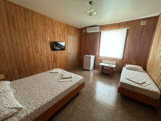 Гостиница Приветливый Геленджик Стандартный трехместный номер-2