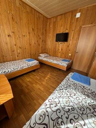 Гостиница Приветливый Геленджик Бюджетный трехместный номер-1