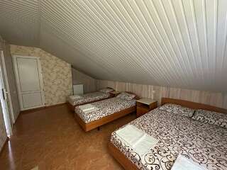 Гостиница Приветливый Геленджик Стандартный четырехместный номер-3